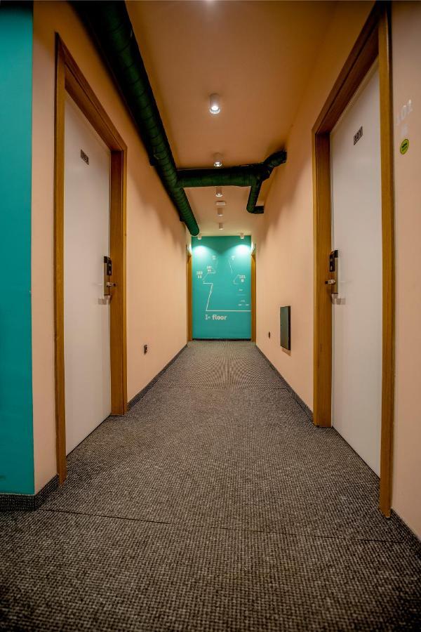 Hotel 4 Llulla Pristina Exteriör bild