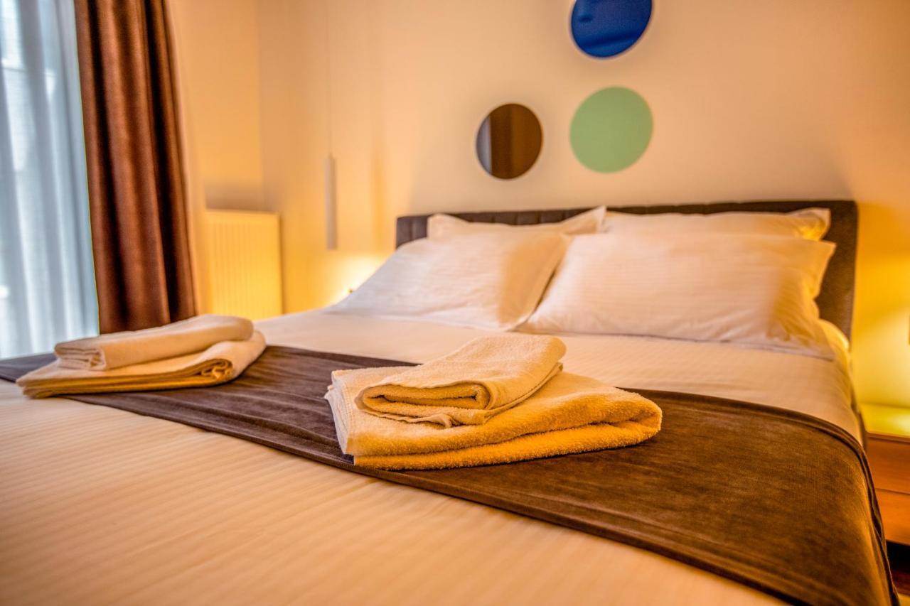 Hotel 4 Llulla Pristina Exteriör bild
