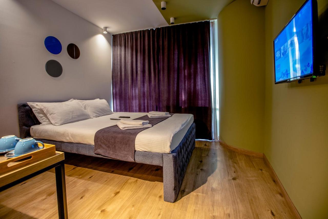 Hotel 4 Llulla Pristina Exteriör bild