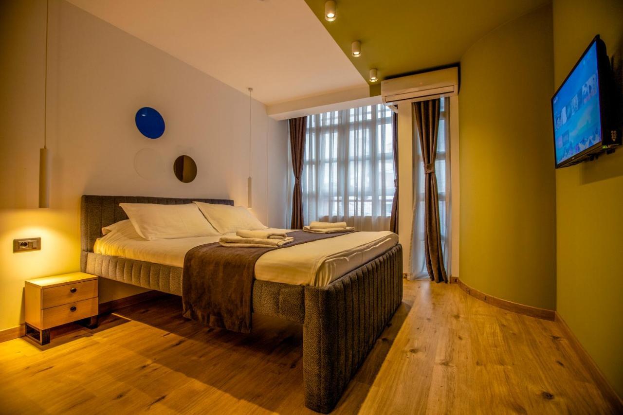 Hotel 4 Llulla Pristina Exteriör bild