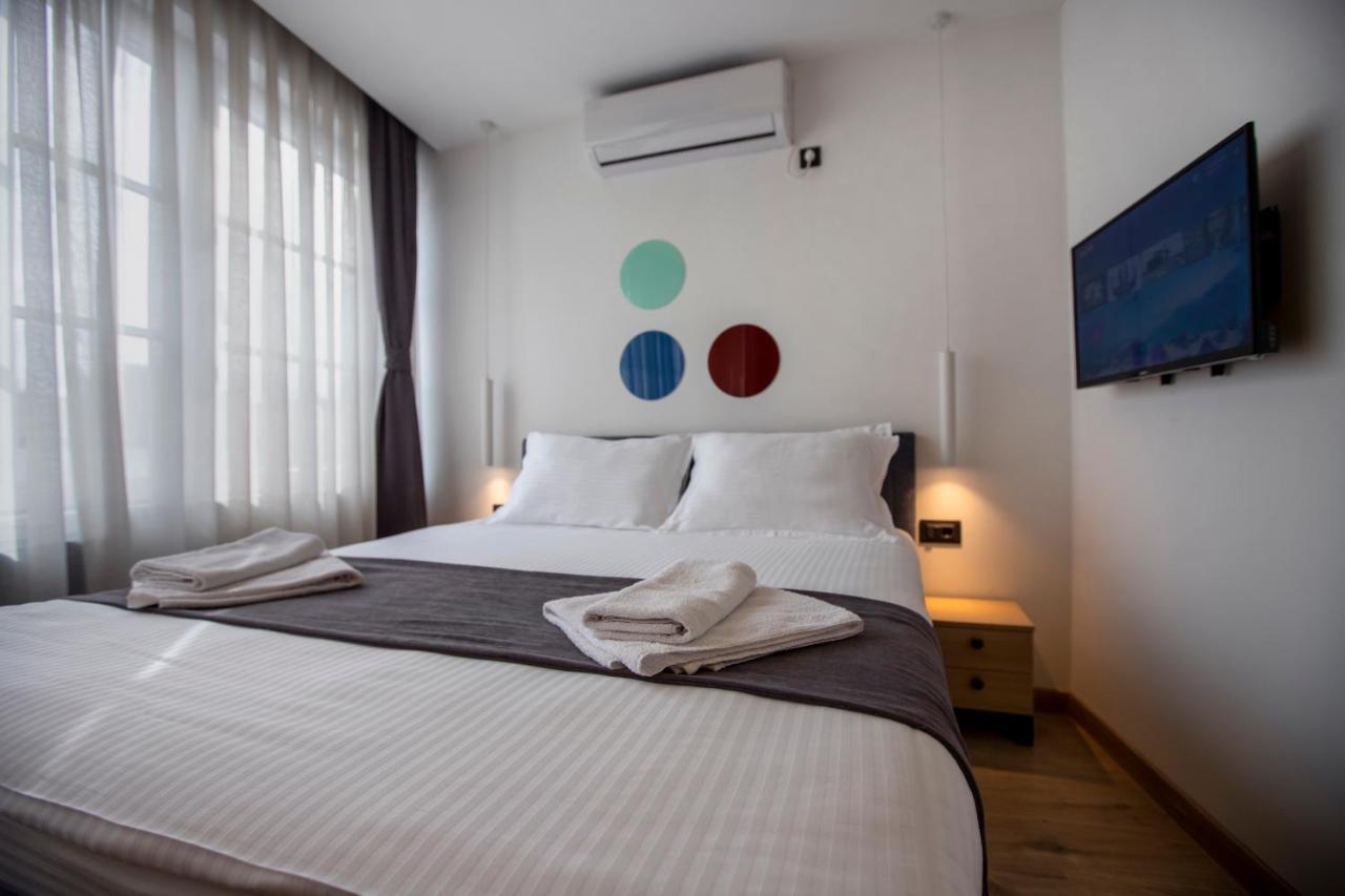 Hotel 4 Llulla Pristina Exteriör bild