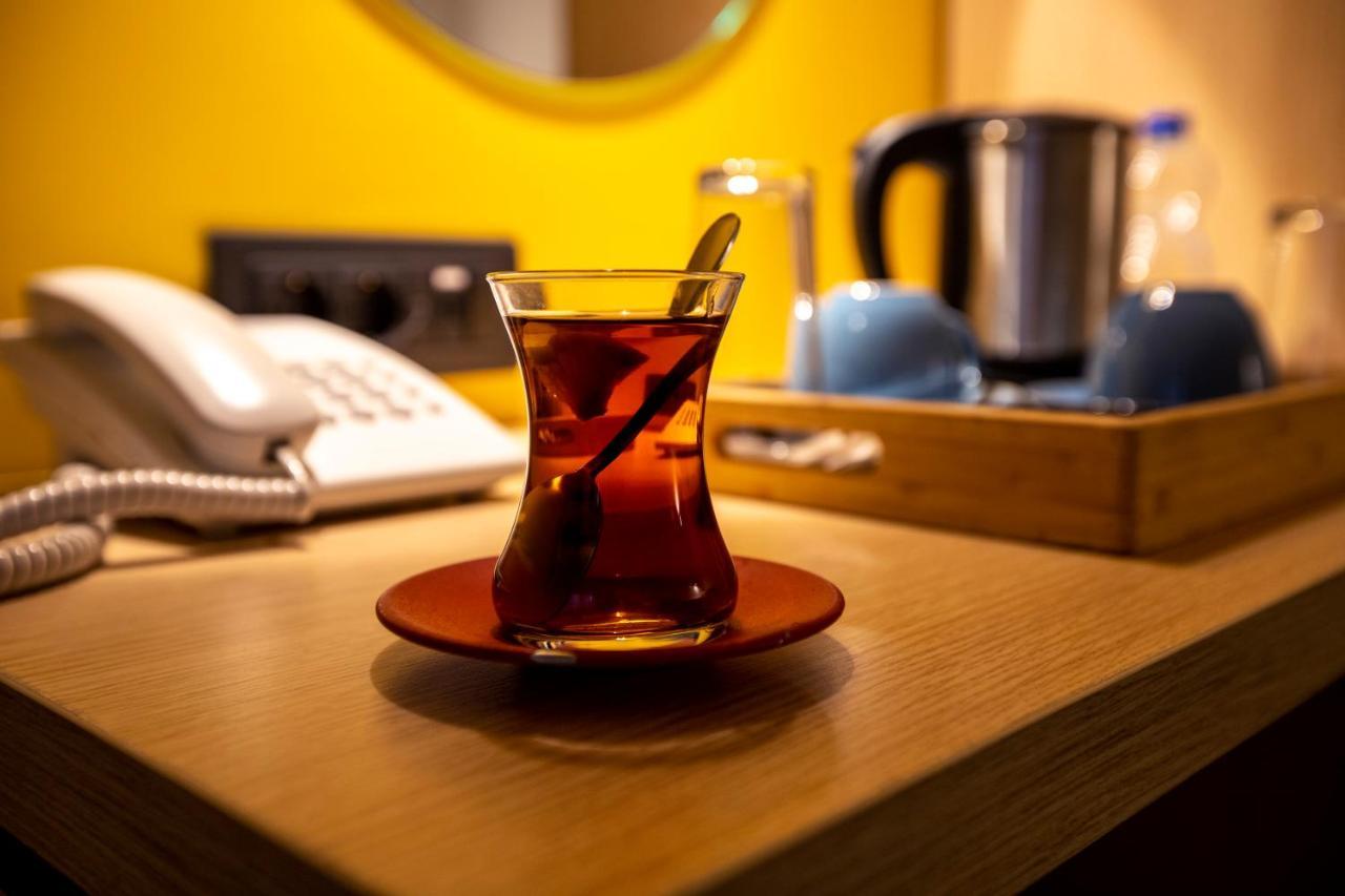 Hotel 4 Llulla Pristina Exteriör bild