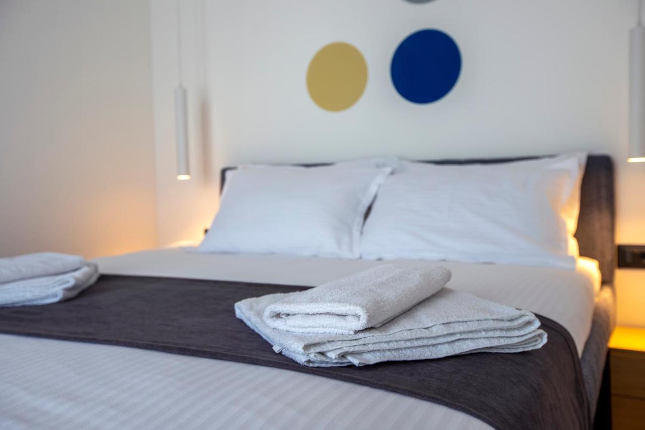 Hotel 4 Llulla Pristina Exteriör bild