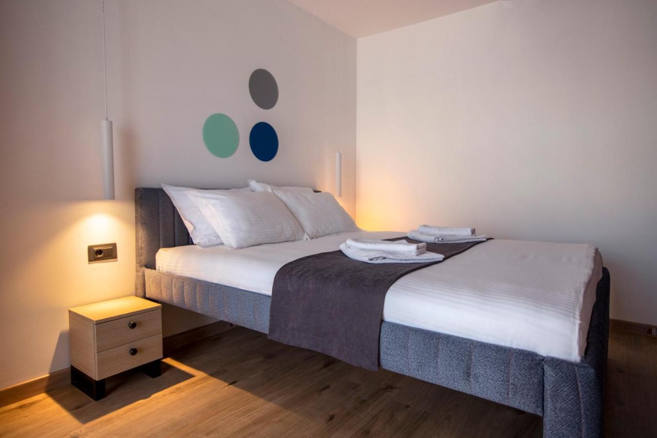 Hotel 4 Llulla Pristina Exteriör bild