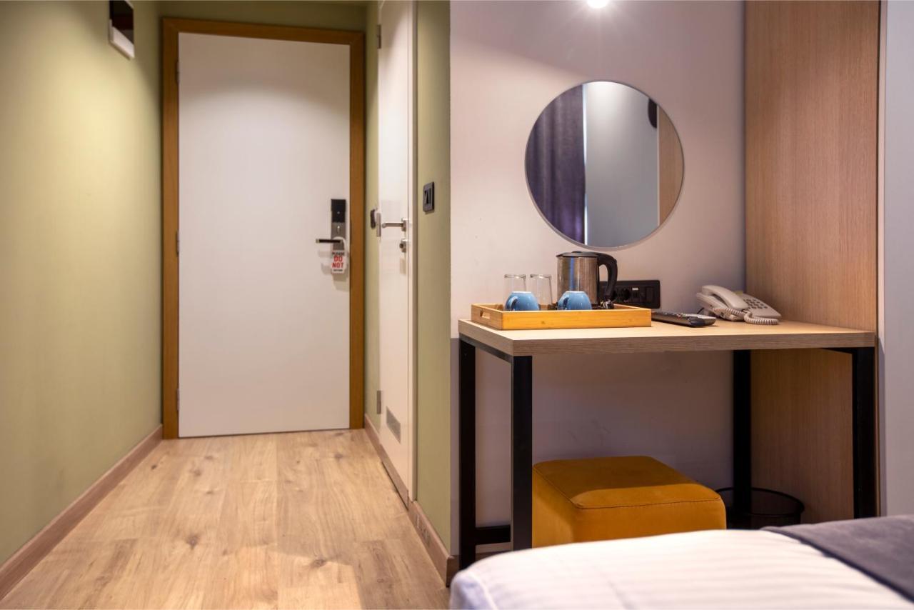 Hotel 4 Llulla Pristina Exteriör bild