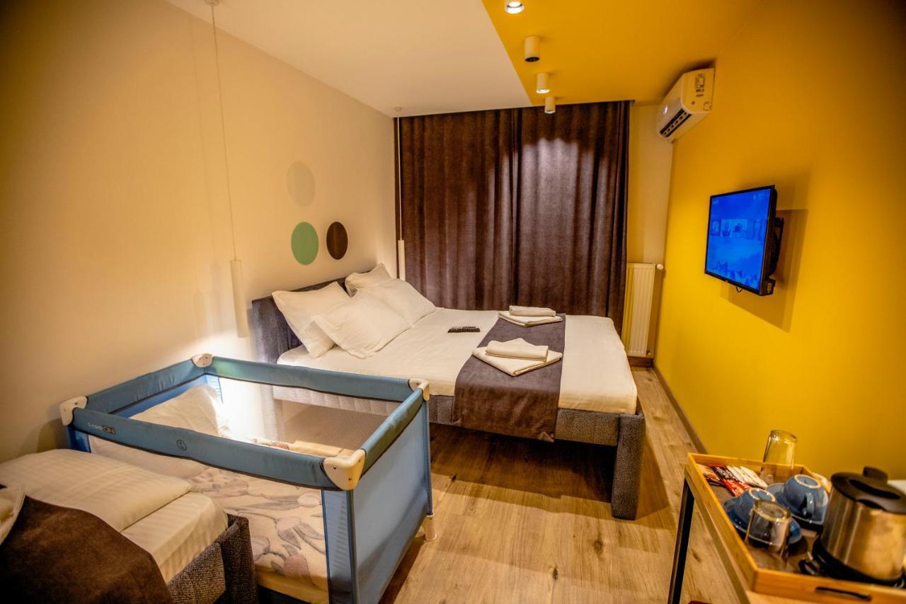 Hotel 4 Llulla Pristina Exteriör bild