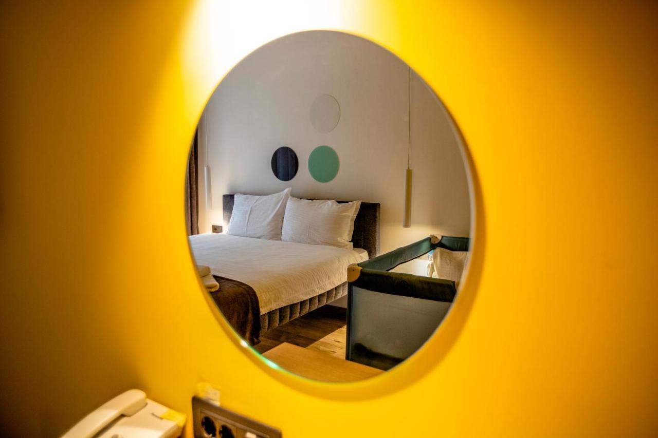 Hotel 4 Llulla Pristina Exteriör bild